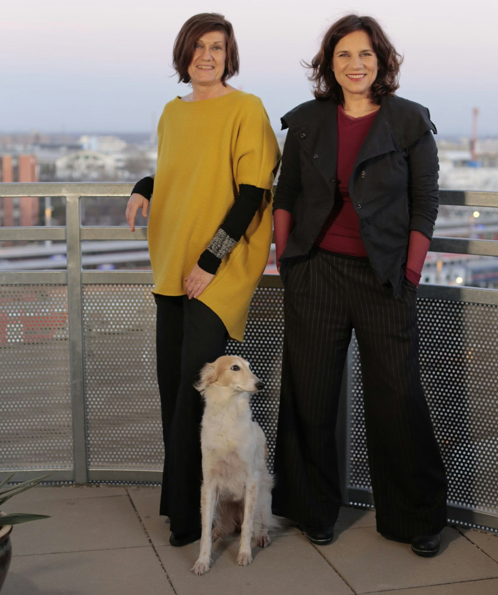 Die Sex-Beraterinnen Barbara Zuschnig und Beatrix Roidinger (v.l.) verraten, wie es trotz Pandemie wieder erotisch wird.