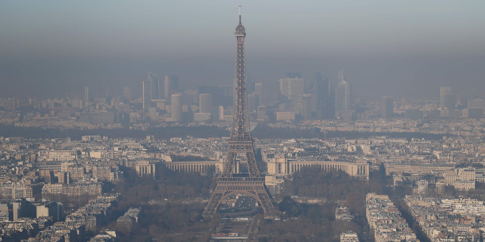 Paris im Smog im Jahr 2016: Frankreich sagt der Umweltverschmutzung den Kampf an.