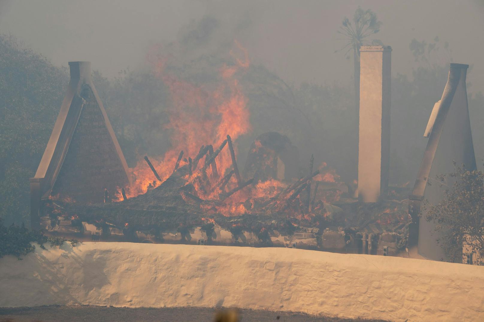 Das Feuer am Tafelberg hat bereits große Schäden angerichtet.