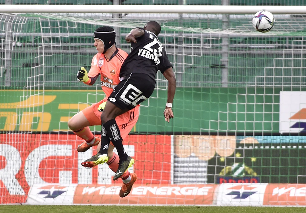 Für dieses Foul flog Kelvin Yeboah vom Platz.