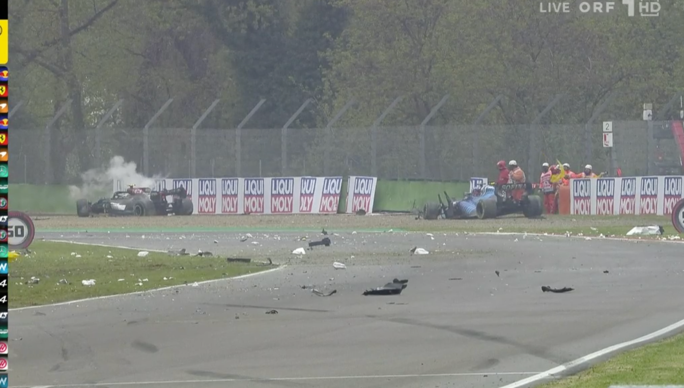 Rote Flagge nach dem Crash zwischen Bottas und Russell.