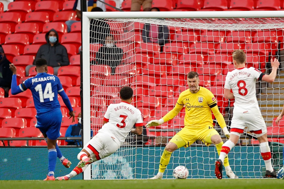 Kelechi Iheanacho schießt Leicester ins Finale.
