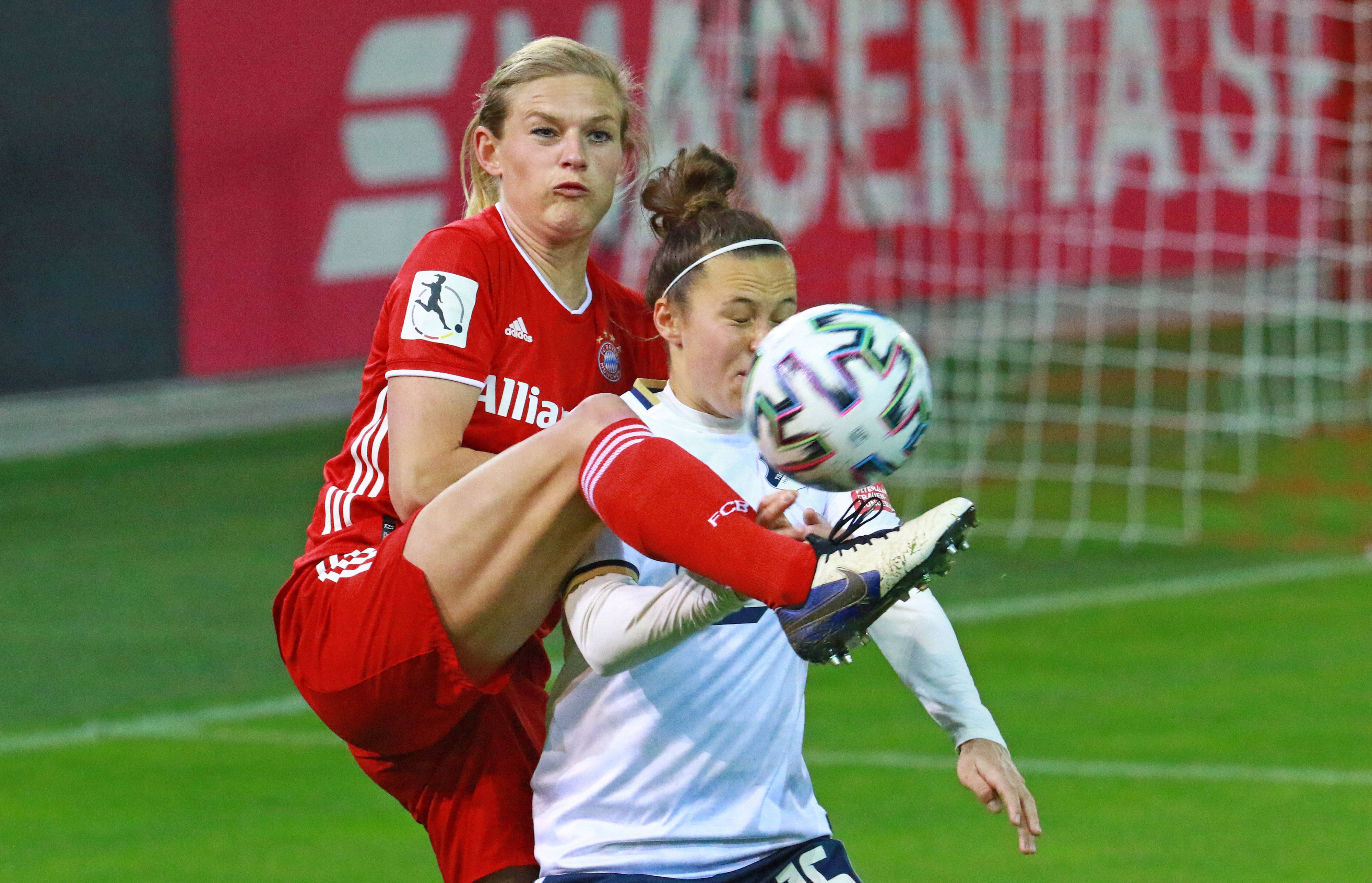 Carina Wenninger (l.) im Duell mit Nicole Billa