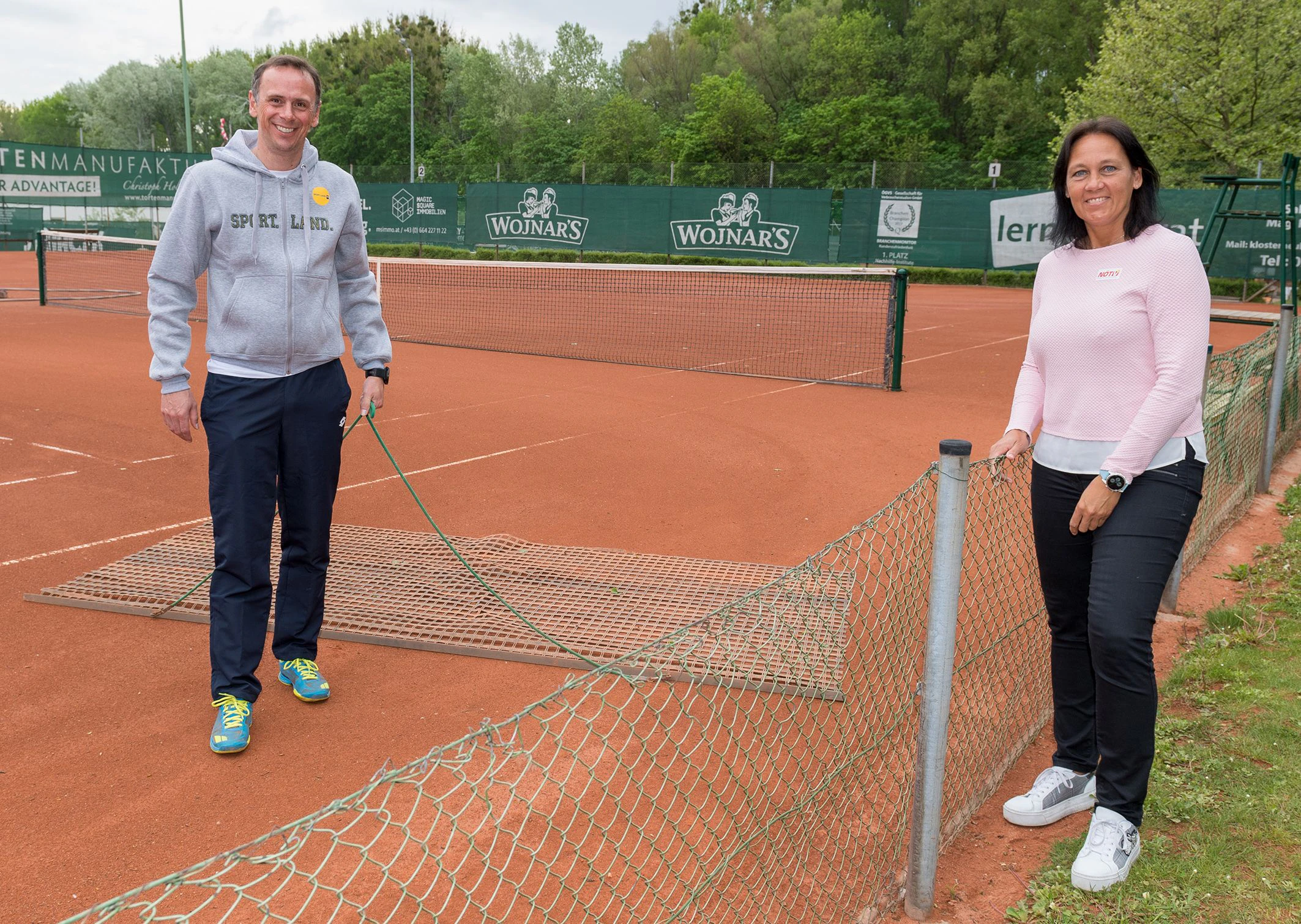 Sportlandesrat Jochen Danninger und NÖTV-Präsidentin Petra Schwarz freuen sich, wenn der Sport wieder Schwung aufnimmt.