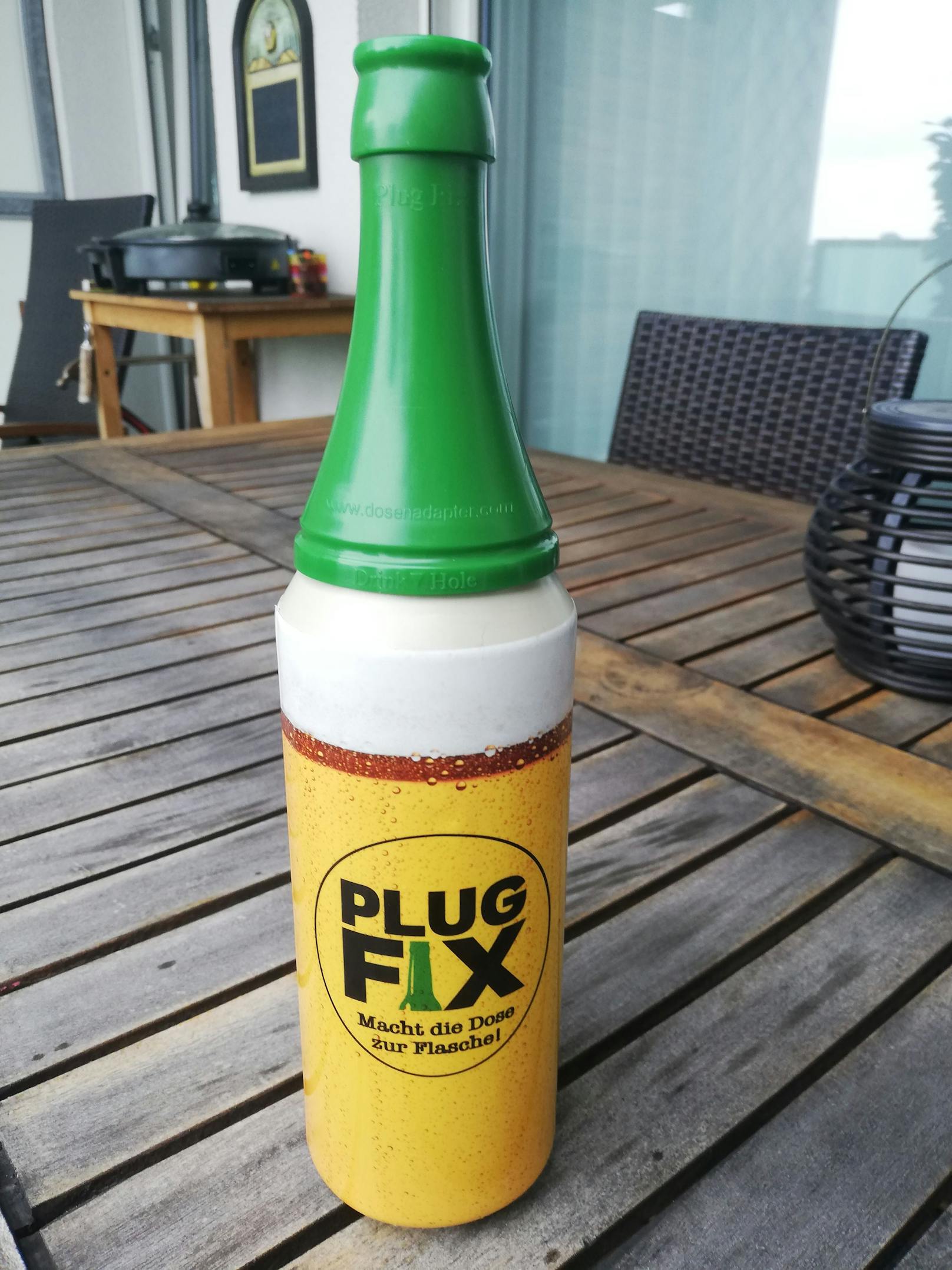 Der PlugFix-Adapter macht aus der Bierdose eine Bierflasche. Die Erfindung aus OÖ ist online erhältlich.