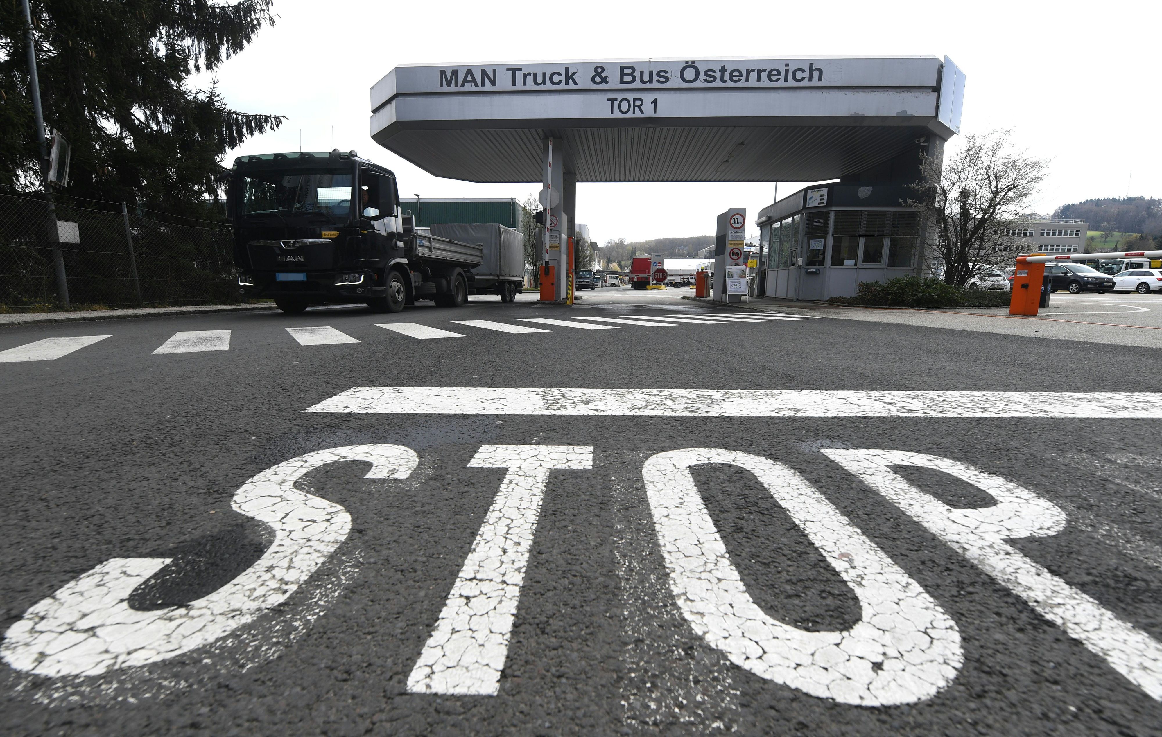 Download von www.picturedesk.com am 19.04.2021 (15:22).  ABD0108_20210415 - STEYR - ÖSTERREICH: ++ THEMENBILD ++ Illustration zum Thema MAN-Werk in Steyr. Im Bild: Das MAN Werkstor 1 in Steyr aufgenommen am Donnerstag, 15. April 2021. - FOTO: APA/HELMUT FOHRINGER - 20210415_PD2742 - Rechteinfo: Rights Managed (RM)