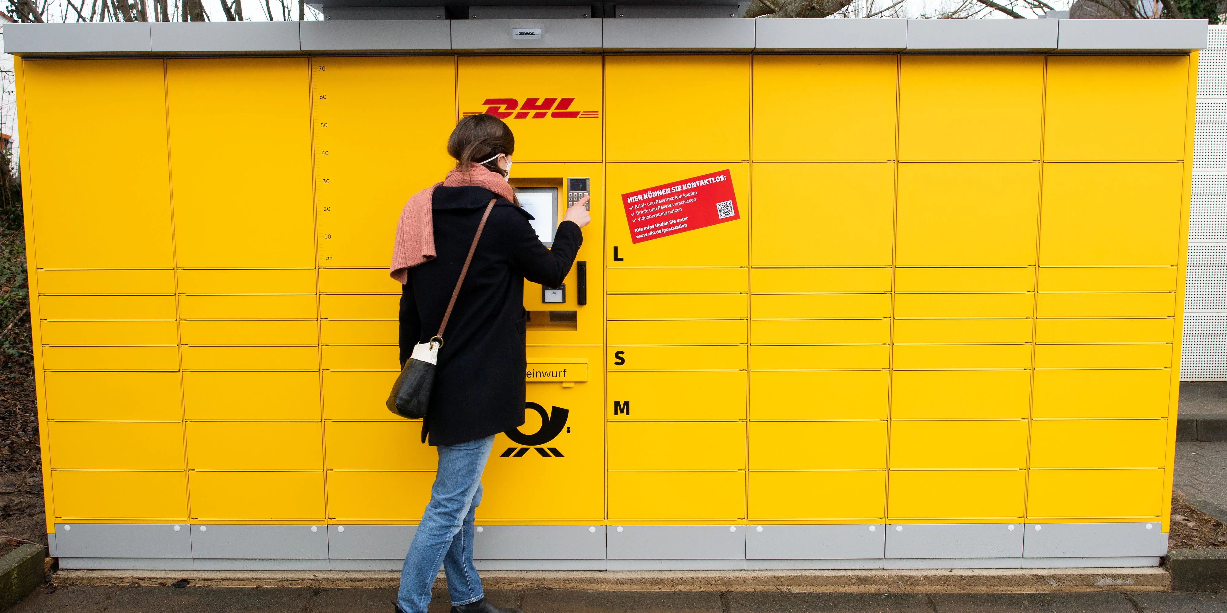 Symbolbild: Anders als in Österreich stehen die Abholstationen der Deutschen Post überwiegend im Freien