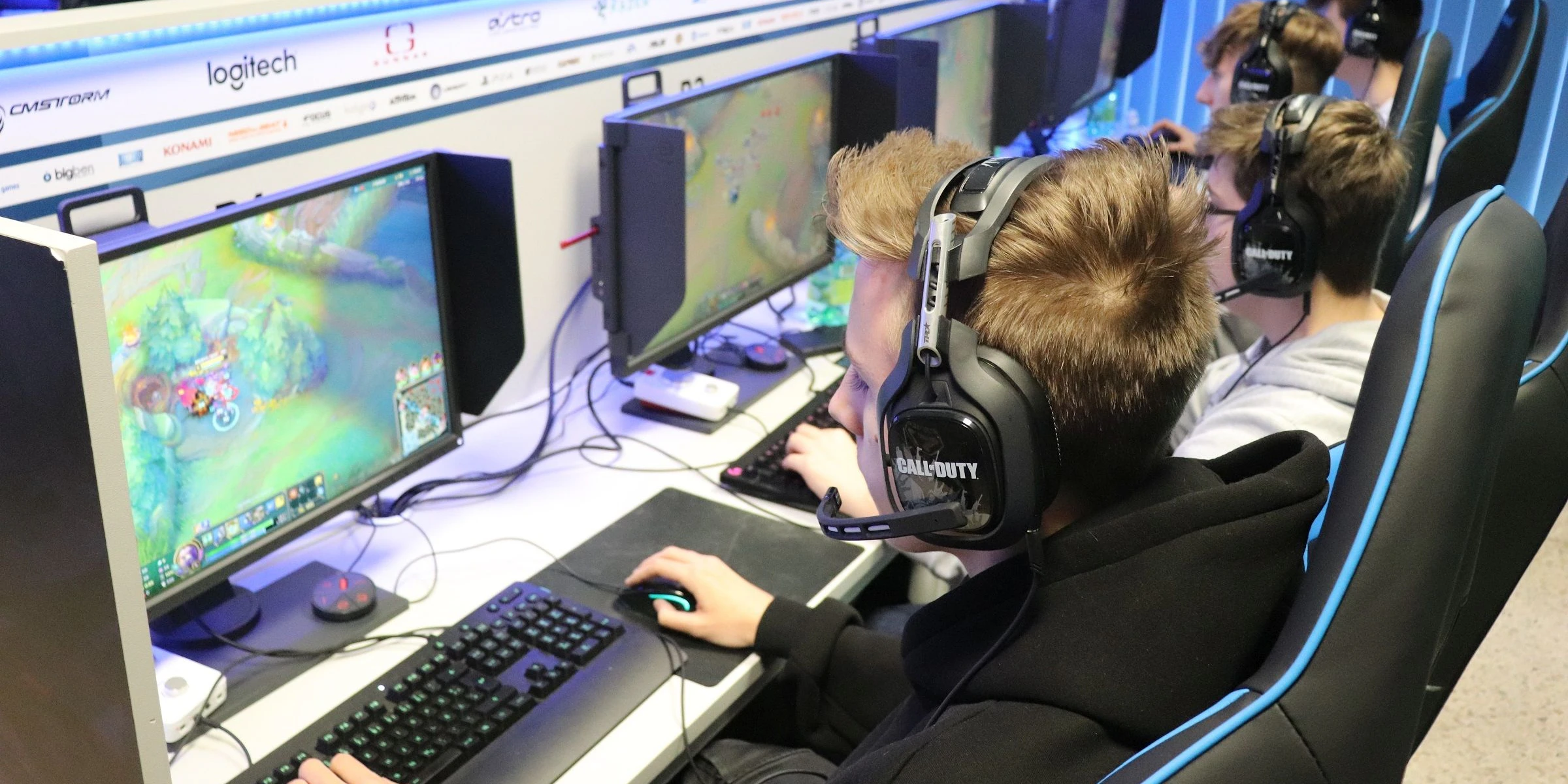 Neben den beliebten Fußball- und Tenniscamps warten heuer neue E-Sports-Camps auf die 6-16-jährigen Kinder und Jugendlichen.
