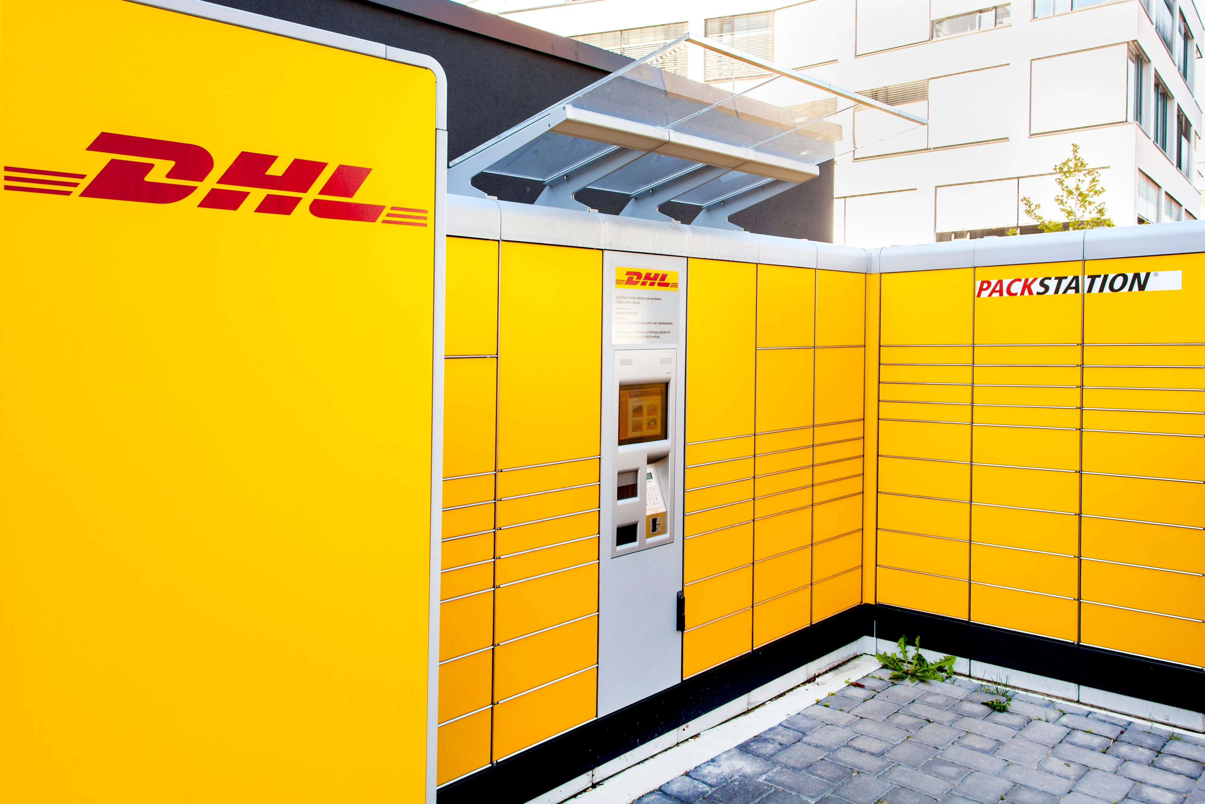Download von www.picturedesk.com am 19.04.2021 (20:29).  Packstation Deutsche Post DHL, Deutschland, Europa. |So called Packstation for parcels of the Deutsche Post DHL, Germany, Europe.| - 20120723_PD6124 - Rechteinfo: Rights Managed (RM)