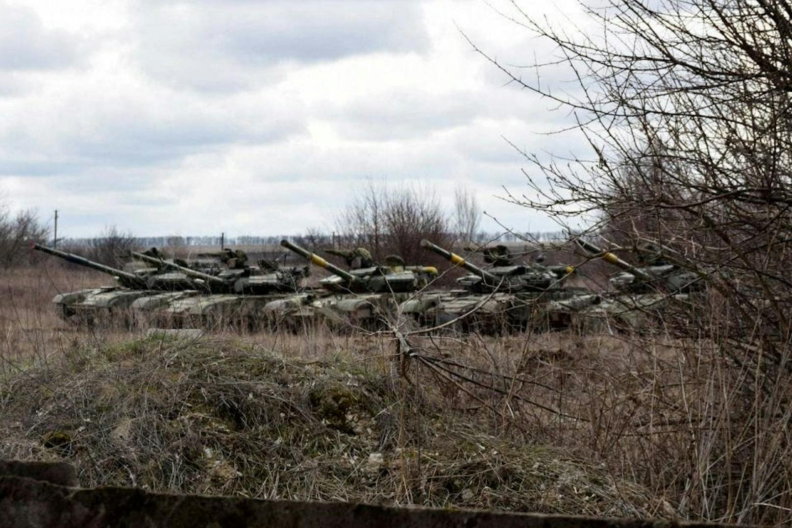 Russland sei mit 150.000 Soldaten an der ukrainischen Grenze aufmarschiert.&nbsp;