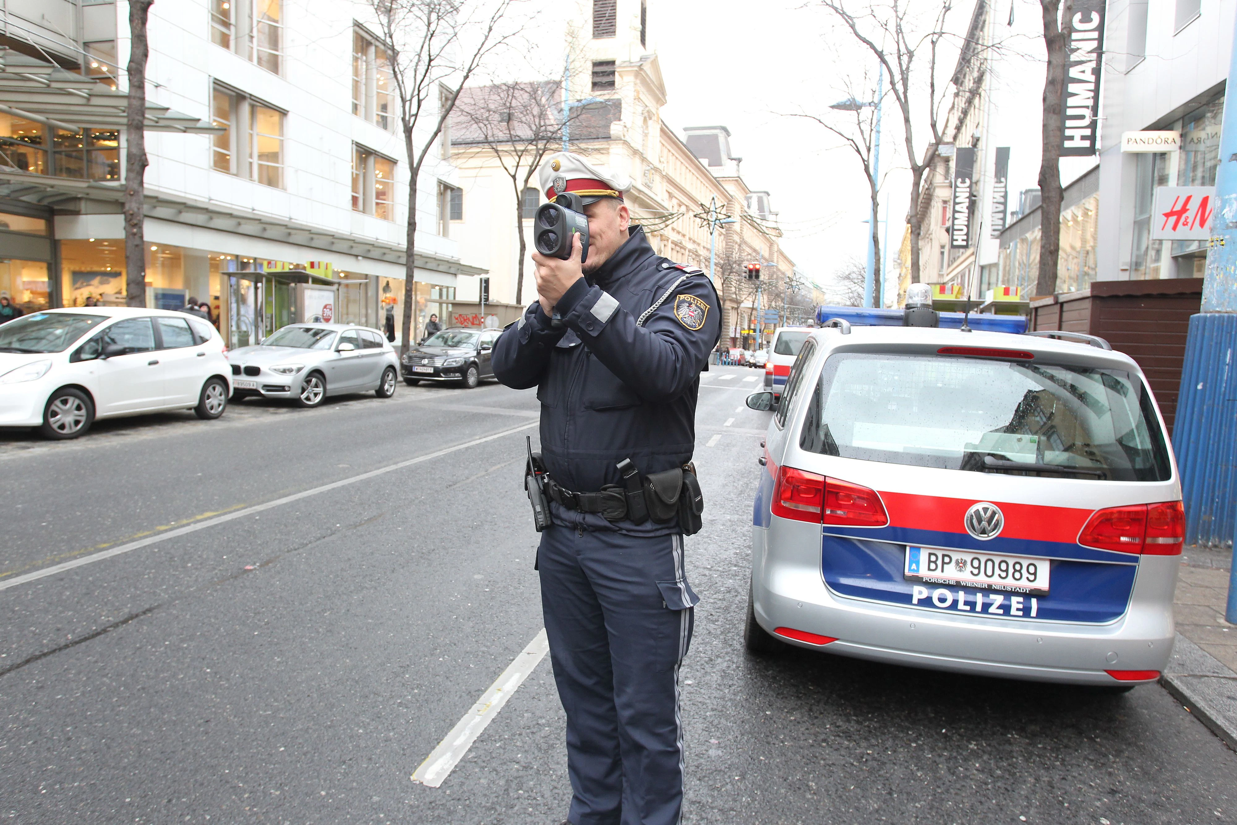 1.805 Raser gingen der Polizei 2020 täglich ins Radar.