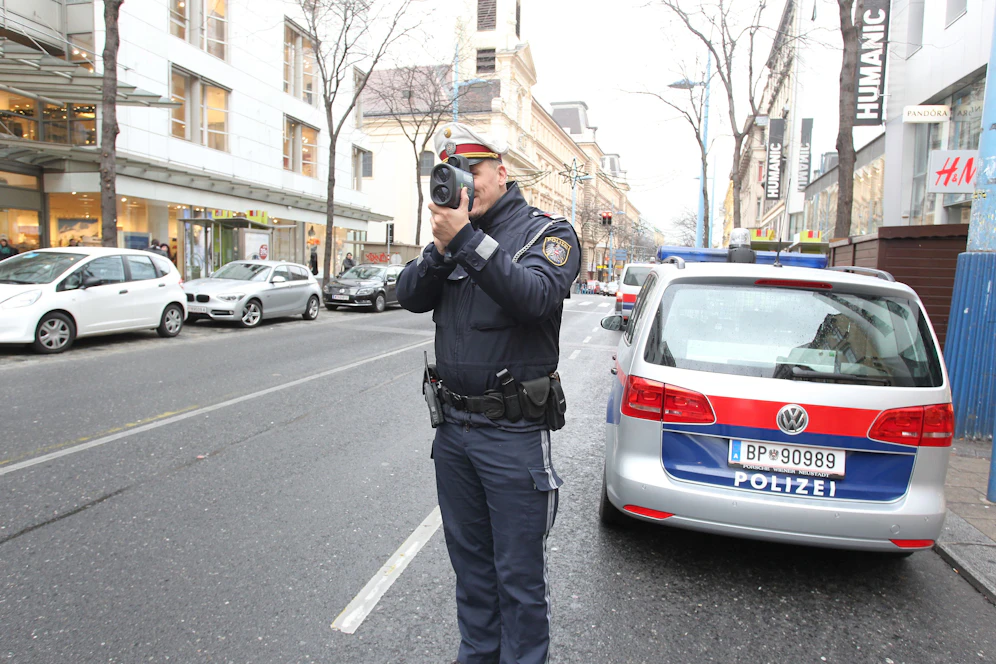 1.805 Raser gingen der Polizei 2020 täglich ins Radar.