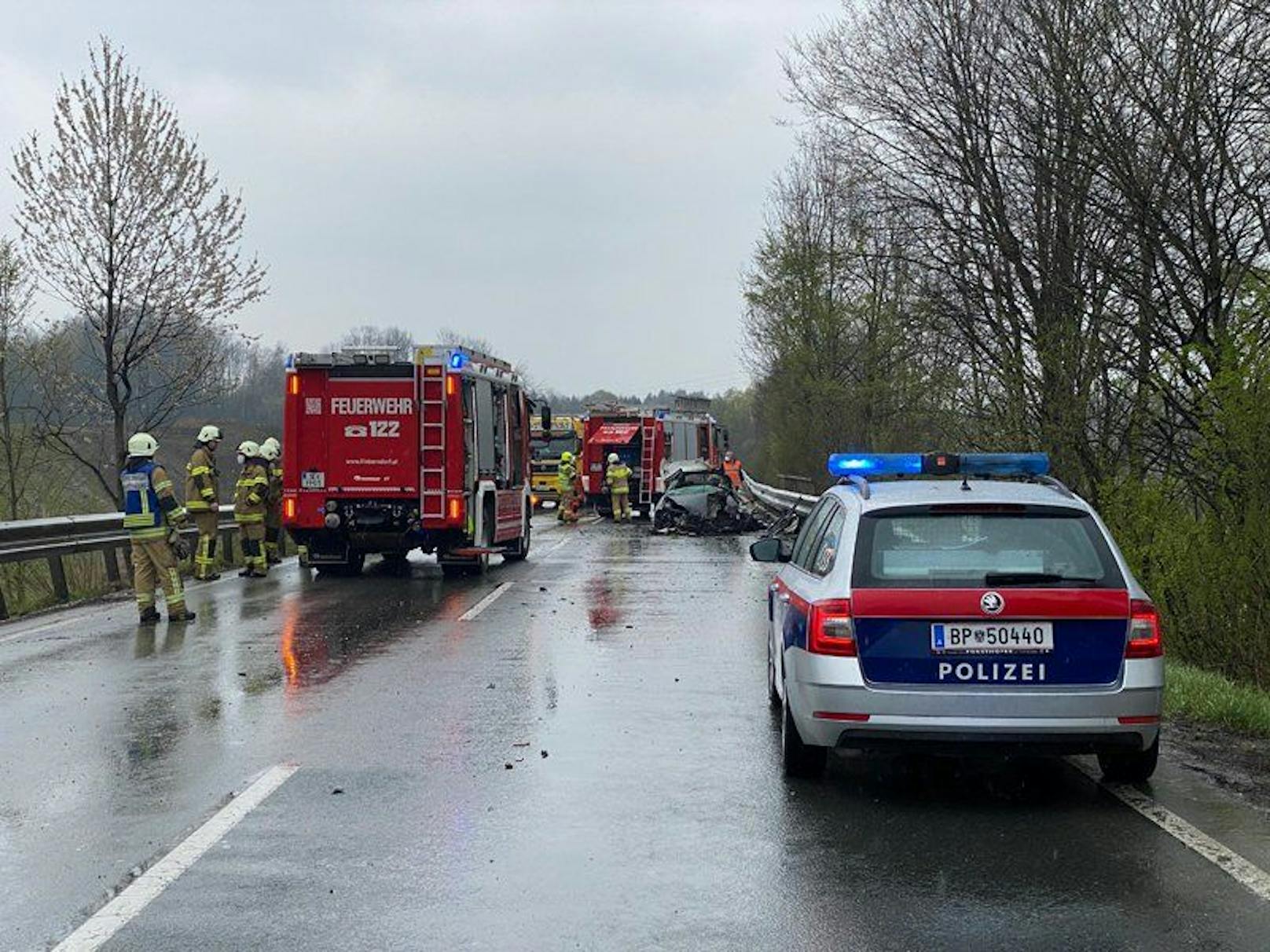Bei einem schweren Verkehrsunfall ist Montagvormittag in Weitwörth (Flachgau) eine Person ums Leben gekommen (Symbolbild)