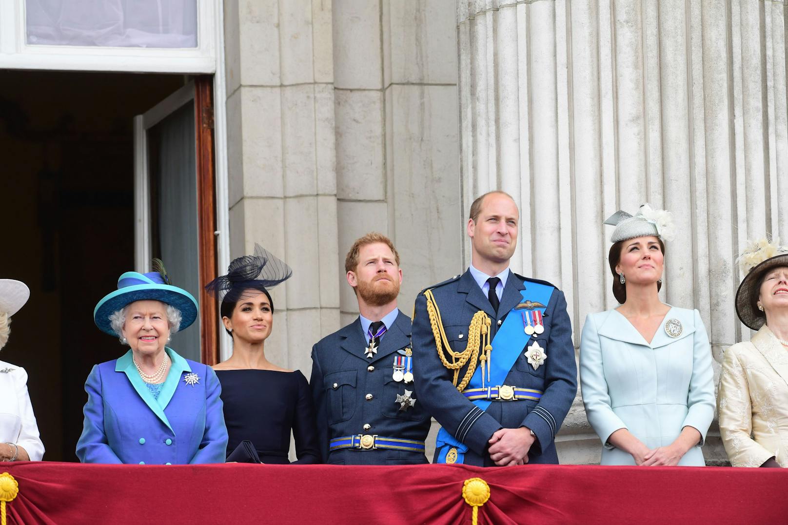Queen Elizabeth II.,Herzogin Meghan, Prinz Harry, Prinz William, Prinzessin Catherine