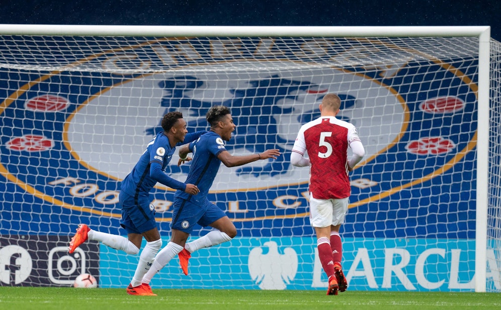 Thierno Ballo (li.) im Chelsea-Dress