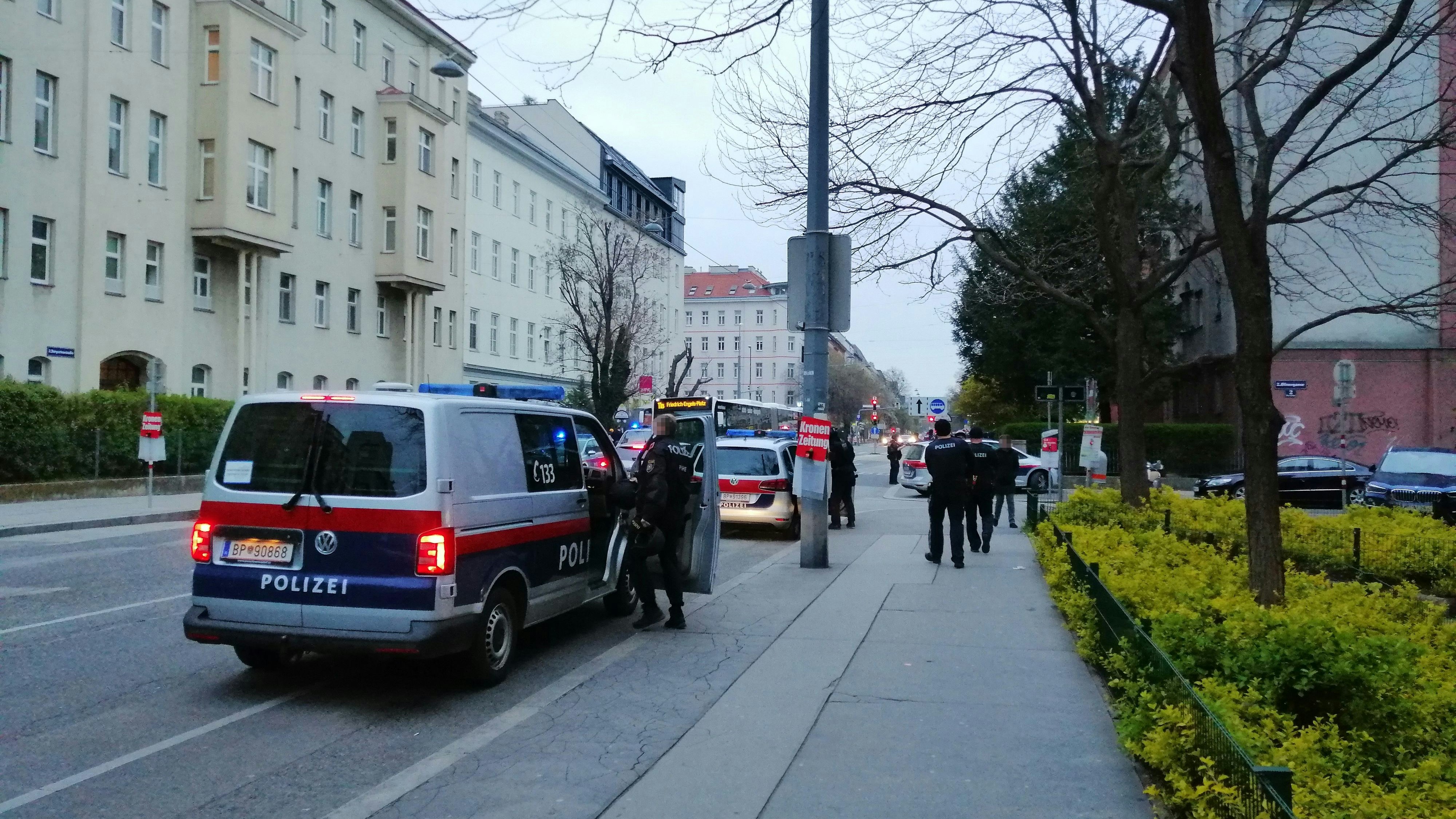 Großer Polizei-Einsatz in der Vorgartenstraße (Wien-Leopoldstadt) am Samstagabend. 
