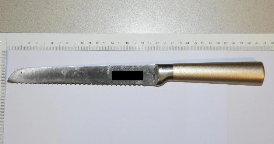 Mit diesem Messer soll der Verdächtige zugestochen haben.