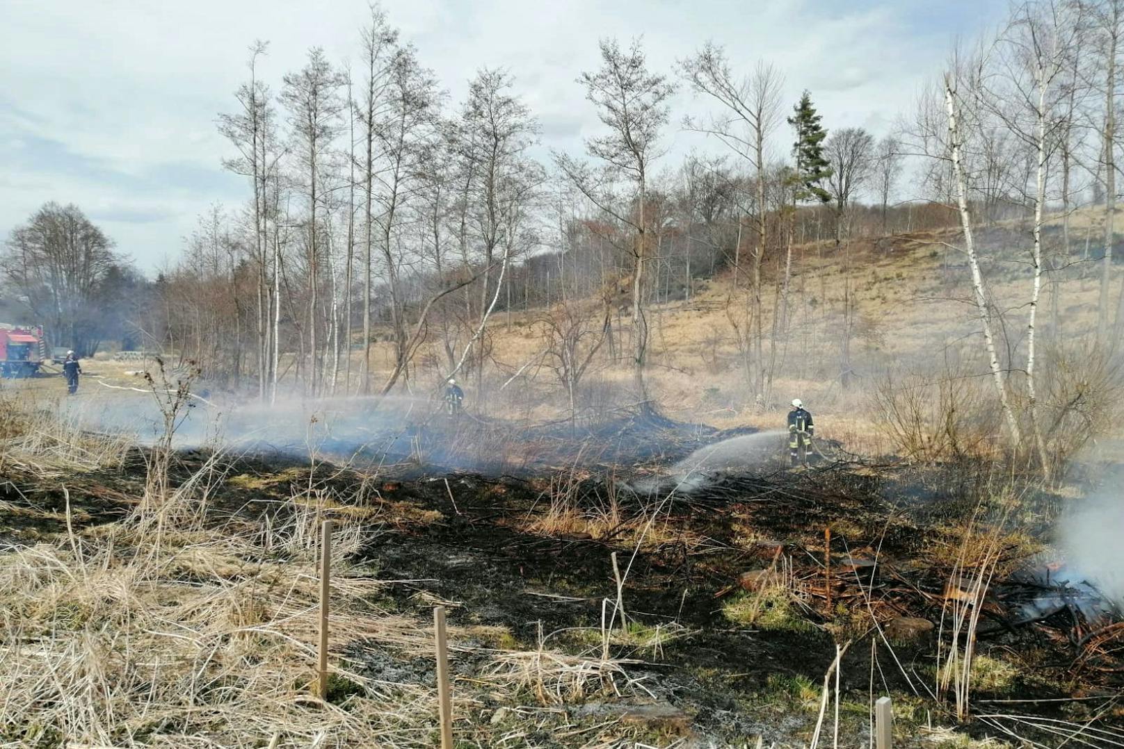 135 Feuerwehrleute verhinderten zwei Großbrände in Waidhofen an der Thaya.