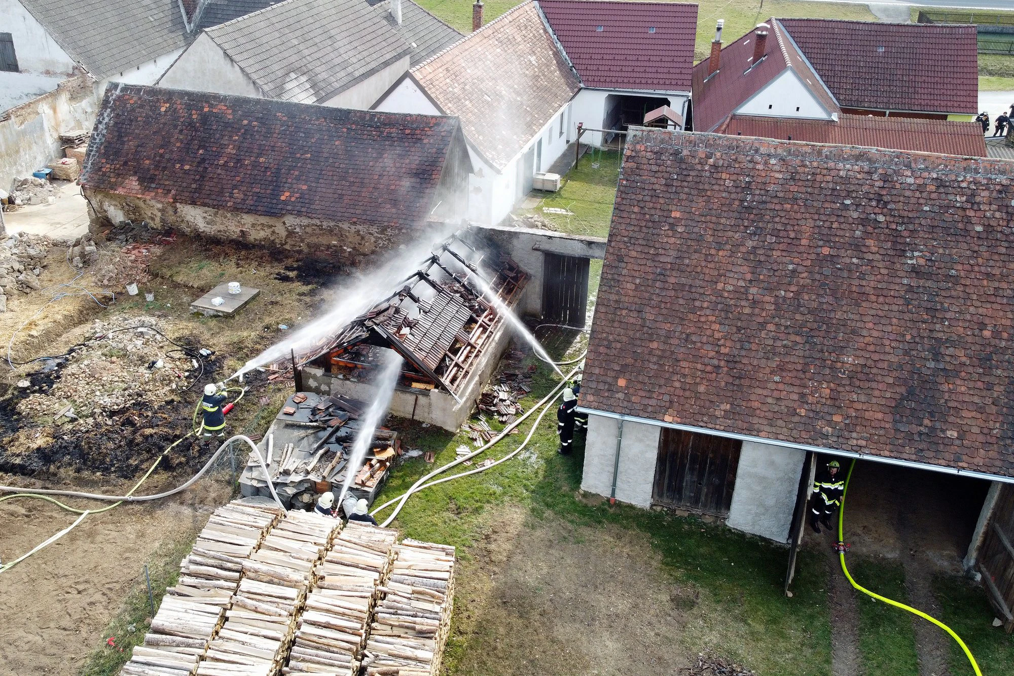 Der Schuppenbrand stand in Vollbrand.