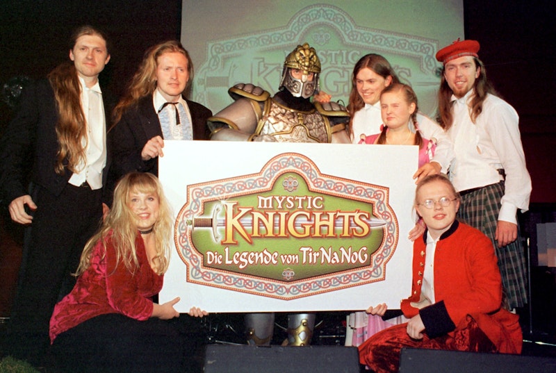 Die Bandmitglieder der irischen Popgruppe Kelly Family, (l-r) John, Maite, Joey, Paddy, Barby, Angelo und Adam O'Henry