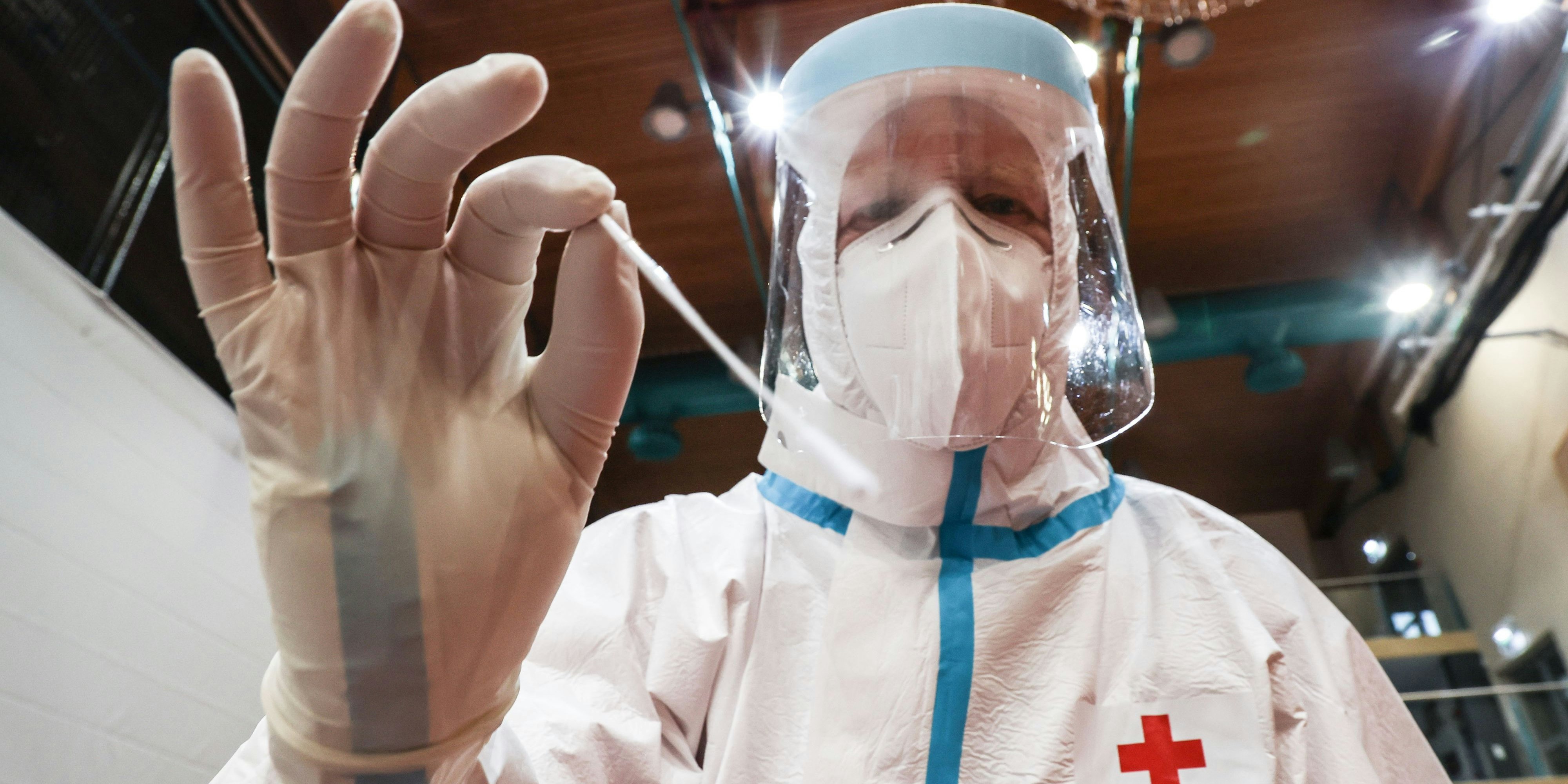 Corona-Tests könnten für Geimpfte noch länger verpflichtend sein.