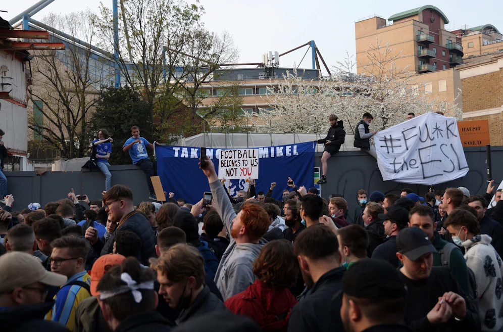 Die Chelsea-Fans feierten vor der Stamford Bridge. 