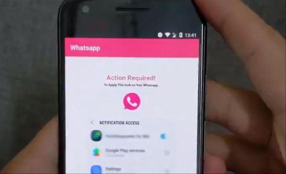 Hierbei handelt es sich nicht etwa um ein neues Farb-Schema für WhatsApp. Viel eher steckt ein gefährlicher Trojaner dahinter.