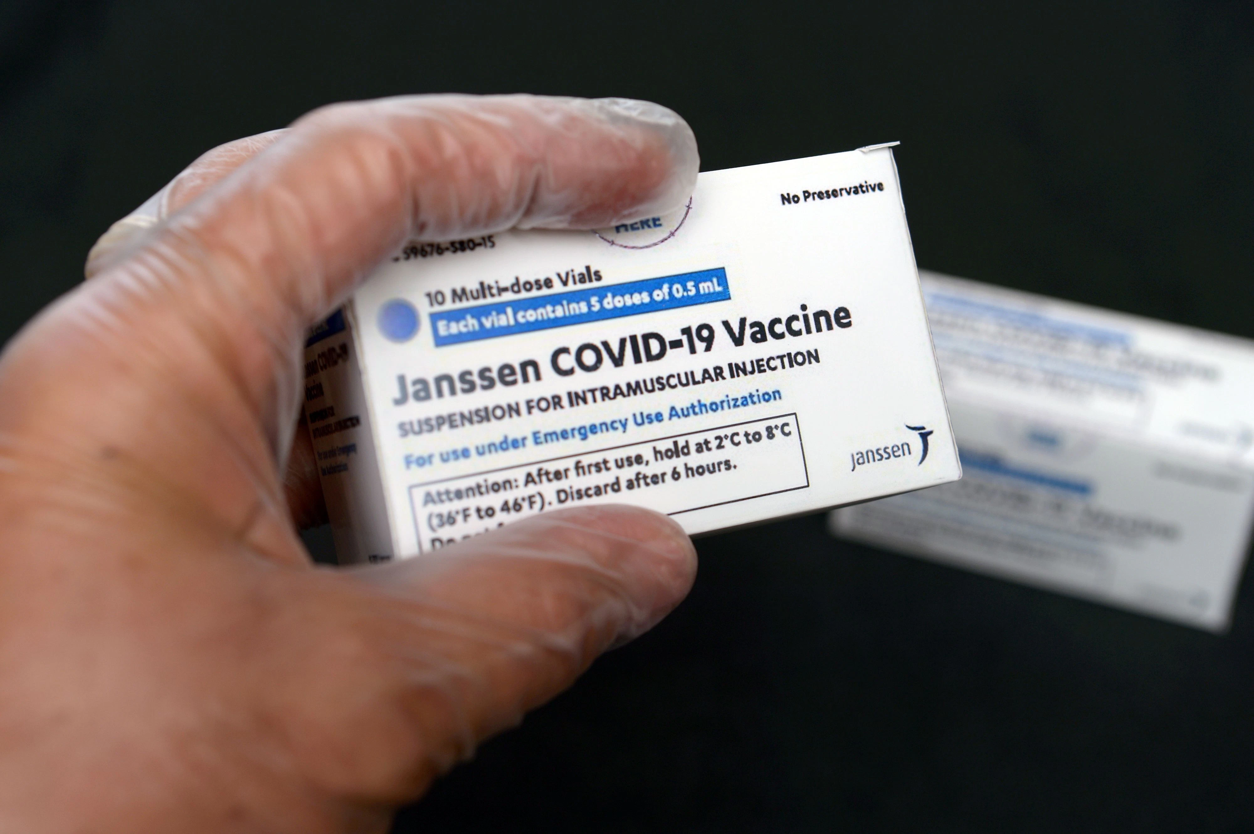 Download von www.picturedesk.com am 21.04.2021 (09:21).  The Johnson & Johnson COVID-19 vaccine, also known as Janssen, a vaccine that aims to protect against COVID-19. The Johnson & Johnson COVID-19 vaccine is a COVID-19 vaccine that was developed by Janssen Vaccines in Leiden, Netherlands, and its Belgian parent company Janssen Pharmaceuticals, subsidiary of American company Johnson & Johnson. It is a viral vector vaccine based on a human adenovirus that has been modified to contain the gene for making the spike protein of the SARS-CoV-2 virus that causes COVID-19. The body's immune system responds to this spike protein to produce antibodies. The vaccine requires only one dose and does not need to be stored frozen. - 20210416_PD13531 - Rechteinfo: Rights Managed (RM)
