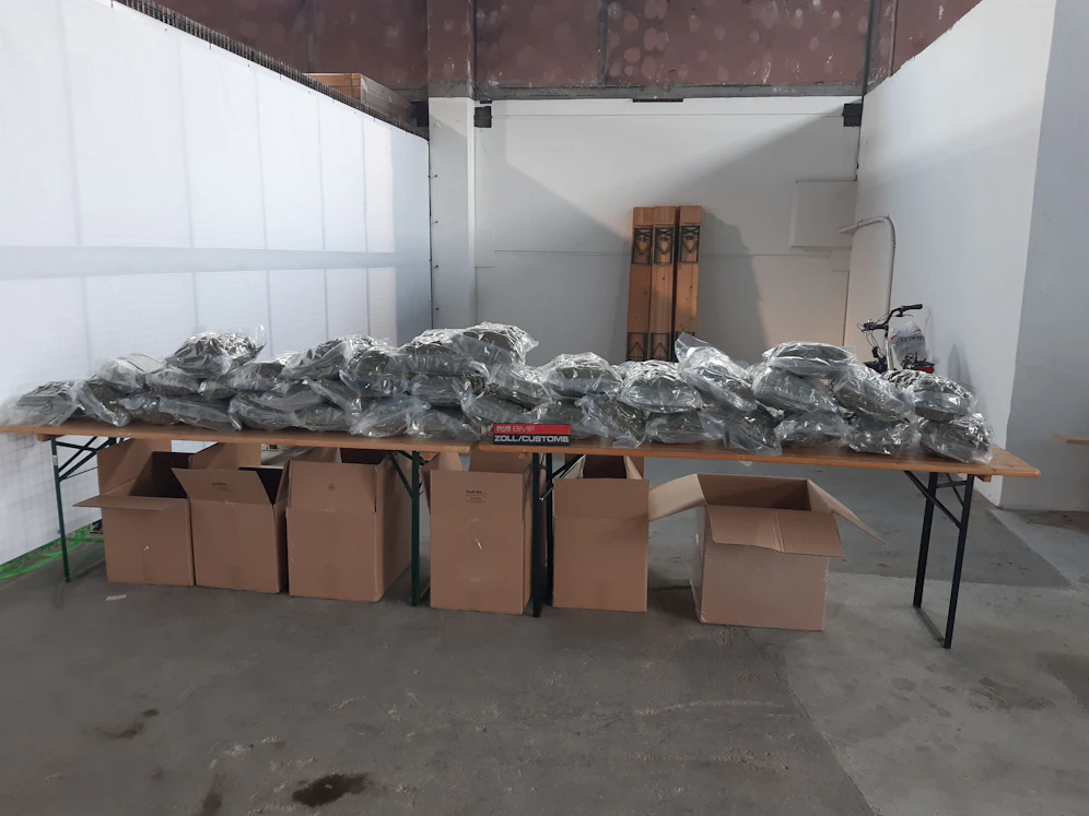 Der Salzburger Zoll hat 37 Kilogramm Marihuana sichergestellt.