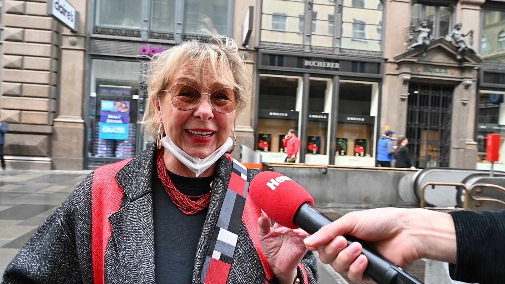 Jolanda (70): "Hurra, hurra, ich möchte ins Theater, ins Kabarett, ich möchte überall hingehen!"