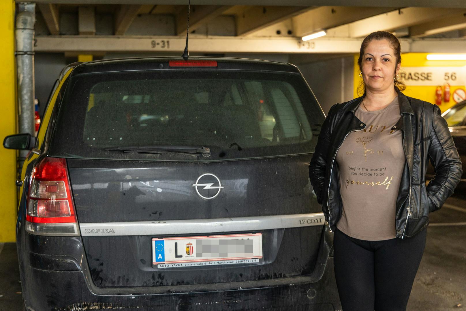 Der schwarze Opel Zafira von Krisztina Myaradi (41) wurde gestohlen. Die Diebe kamen nicht weit.
