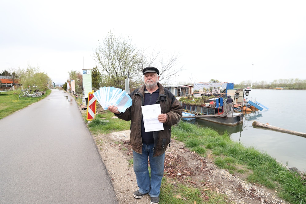 Kapitän Franz Scheriau parkte sein Auto bei seinen Schiffen, nun erhielt er zwölf Strafverfügungen.