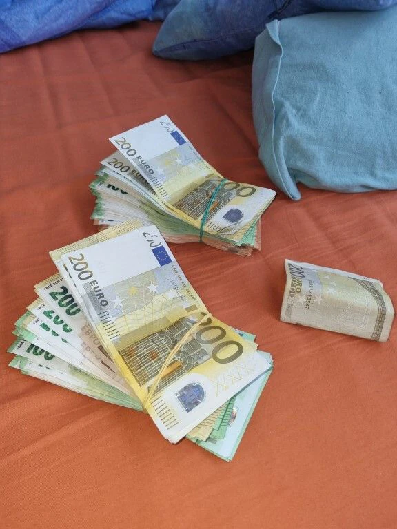 Bargeld wurde sichergestellt.