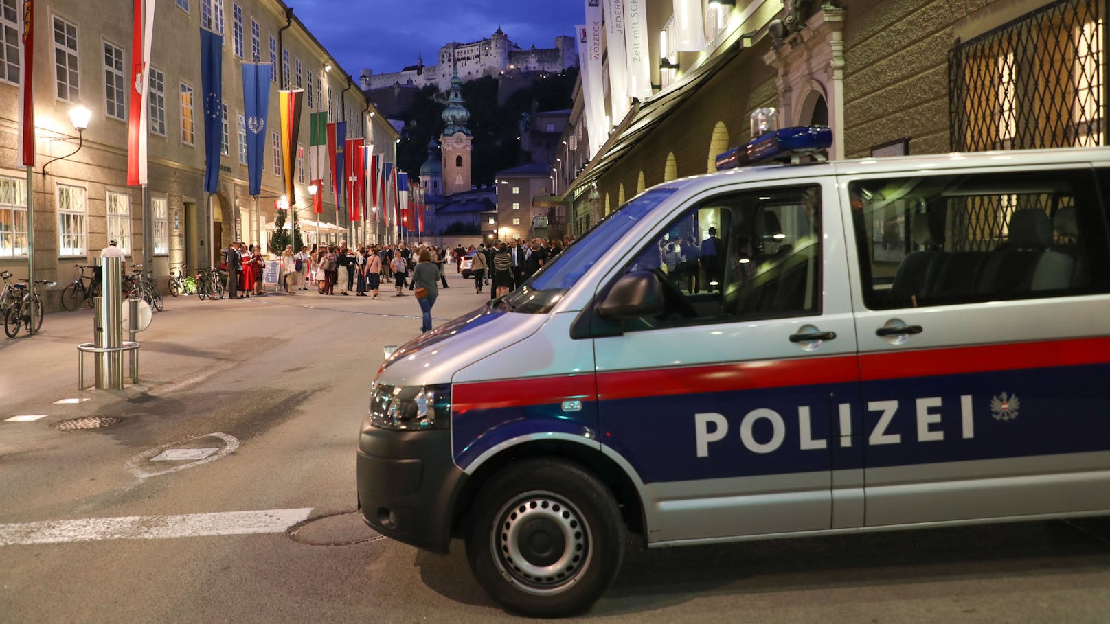 Polizeieinsatz nach einem Autodiebstahl in Salzburg (Symbolfoto)
