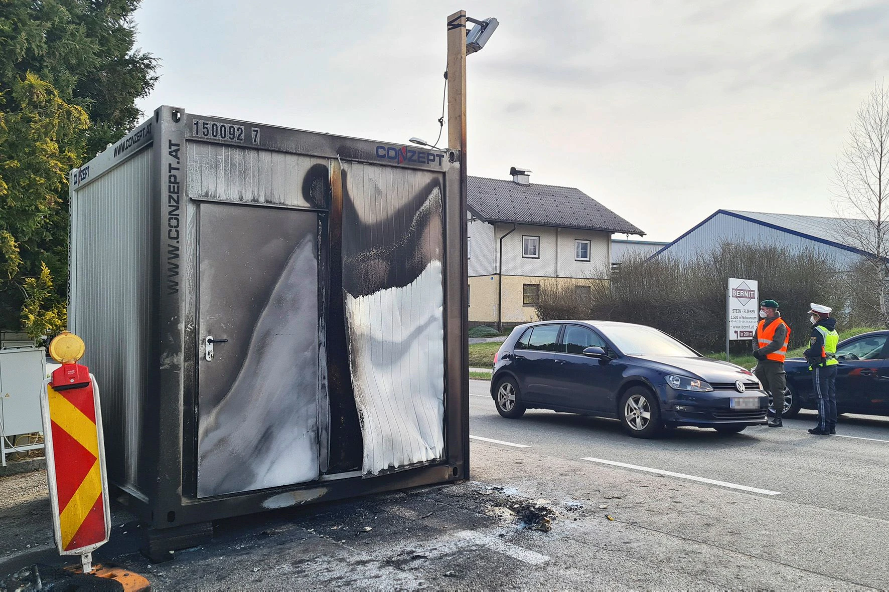 An der Grenze zu OÖ kam es in Straßwalchen zu einem Brandanschlag.
