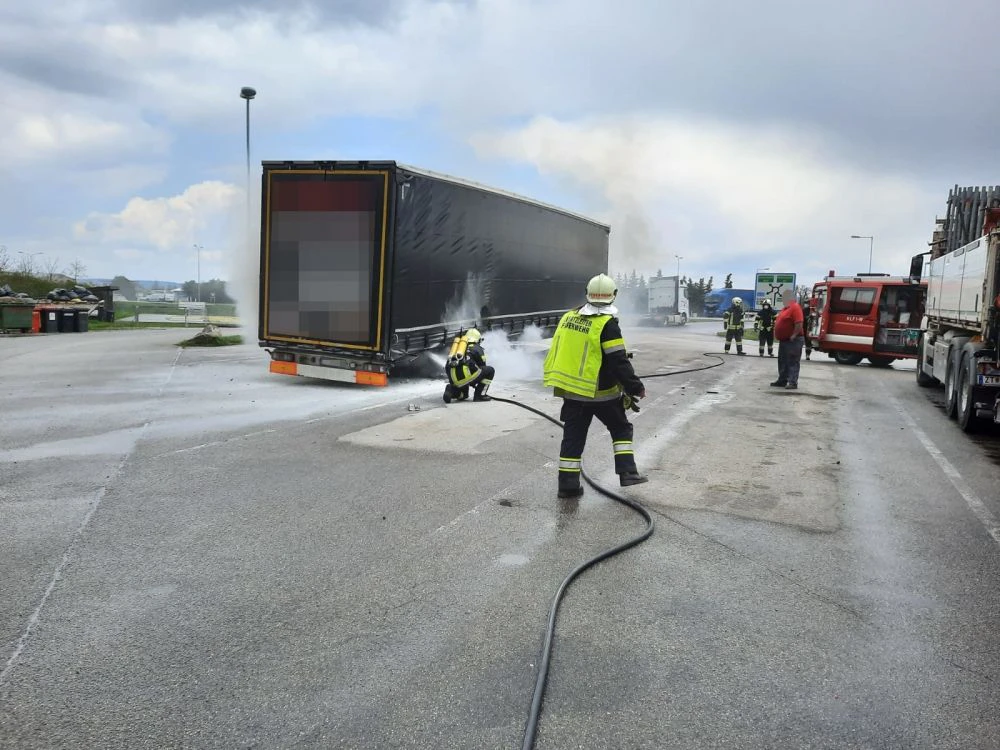 Die Feuerwehr löschte den Brand.