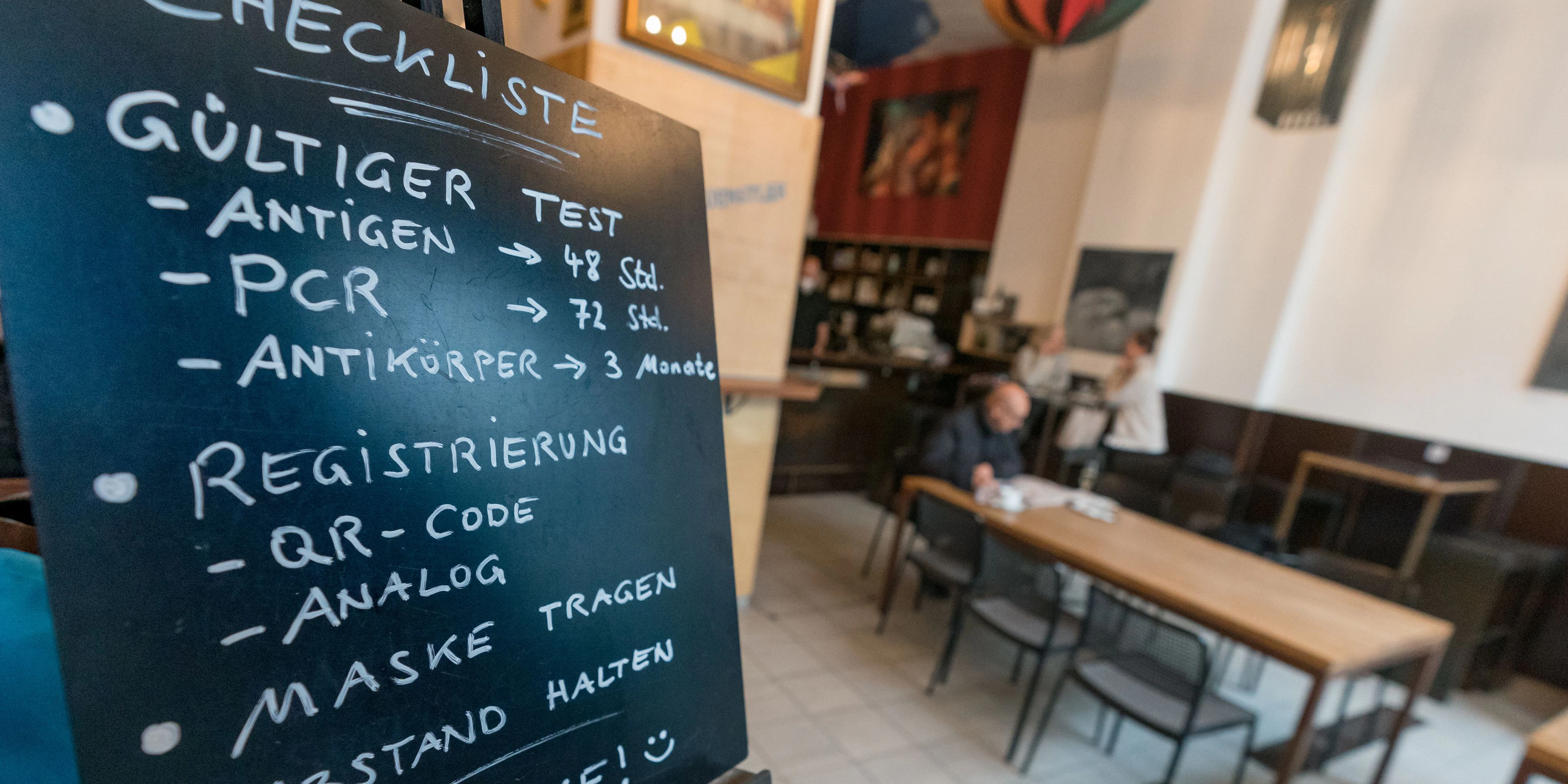Drei Regeln für einen Gastro-Besuch: Test, Maske und Abstand!