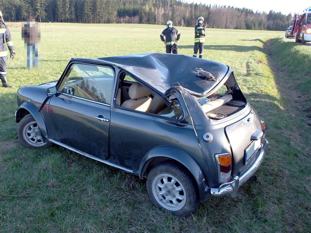 Der Lenker kam von der Straße ab.