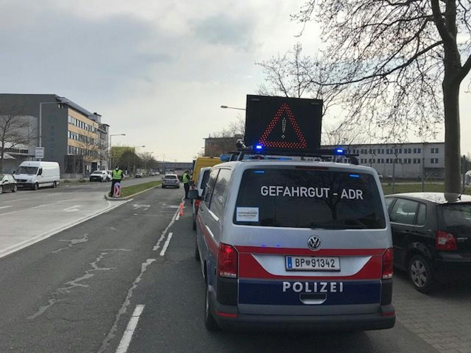 Am Donnerstag (22. April 2021) führten Beamte der LPD Wien einer Schwerpunktkontrolle des Schwerverkehrs durch.