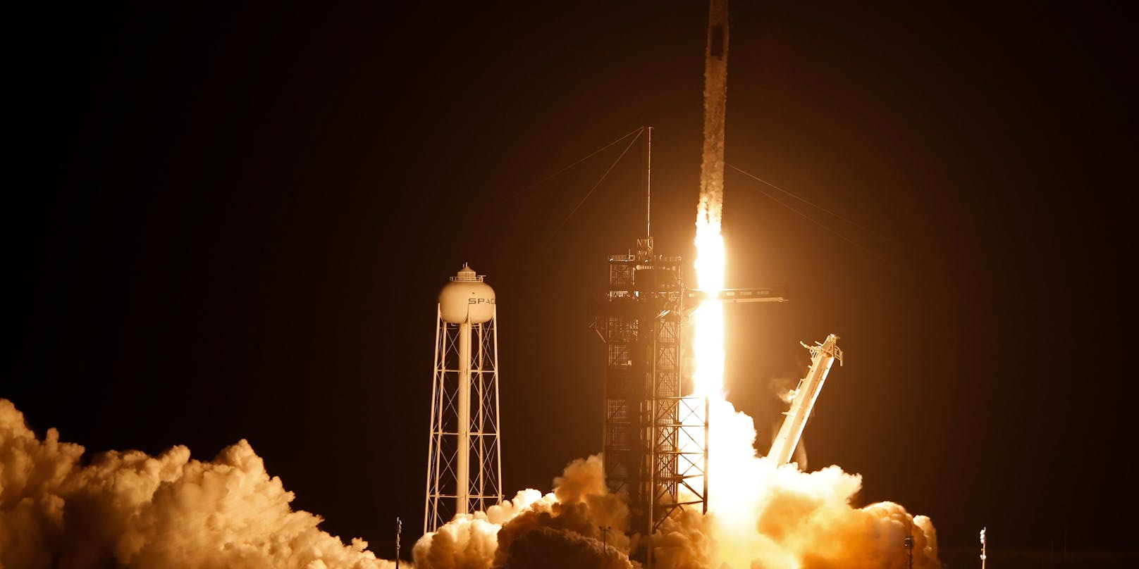 <strong>SpaceX</strong> schießt vier Astronauten ins Weltall.