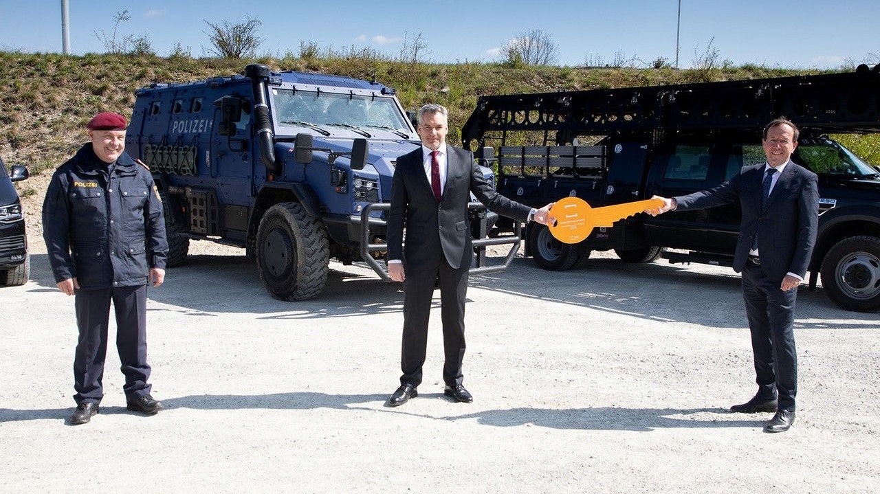 Cobra-Direktor Bernhard Treibenreif, Bundesminister für Inneres Karl Nehammer und Geschäftsführer der BIG Wolfgang Gleissner