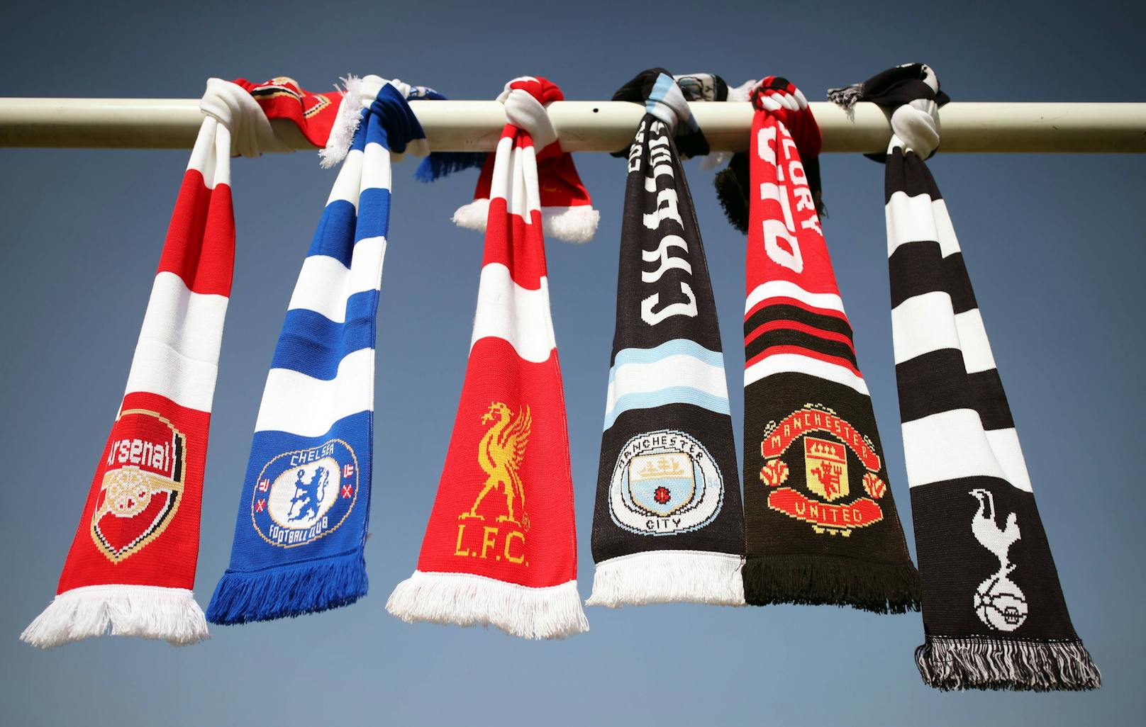 Der Super-League-Ausstieg kommt den zwölf Vereinen besonders teuer. 