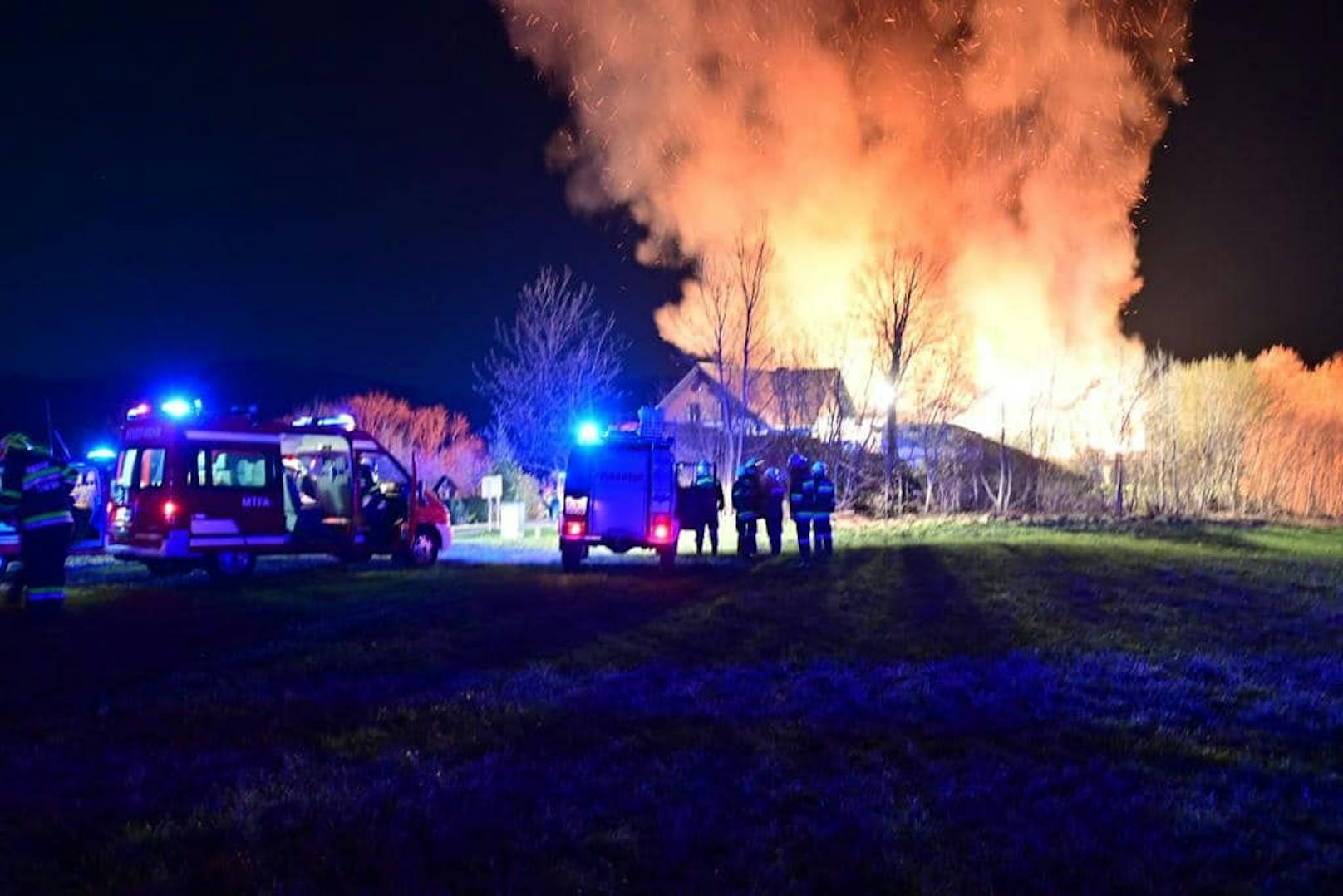 Ein Wirtschaftsgebäude in Stübegg bei Zöbern brannte komplett ab.