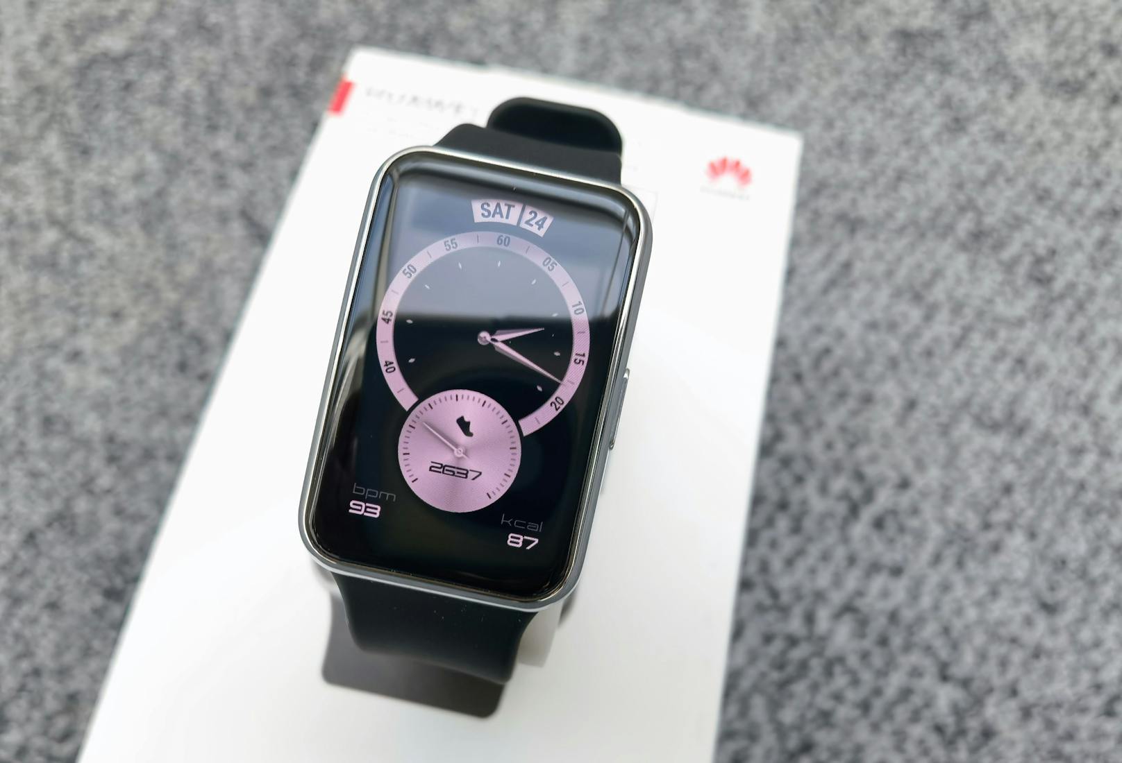 Im September 2020 hat Huawei mit der neuen Watch Fit, einem neu designten Einsteiger-Gerät, überrascht. <a href="https://www.heute.at/s/huawei-bringt-neue-wearables-darunter-elegante-uhr-100137826">Der aktuelle Nachfolger</a> kann sich auch sehen lassen.