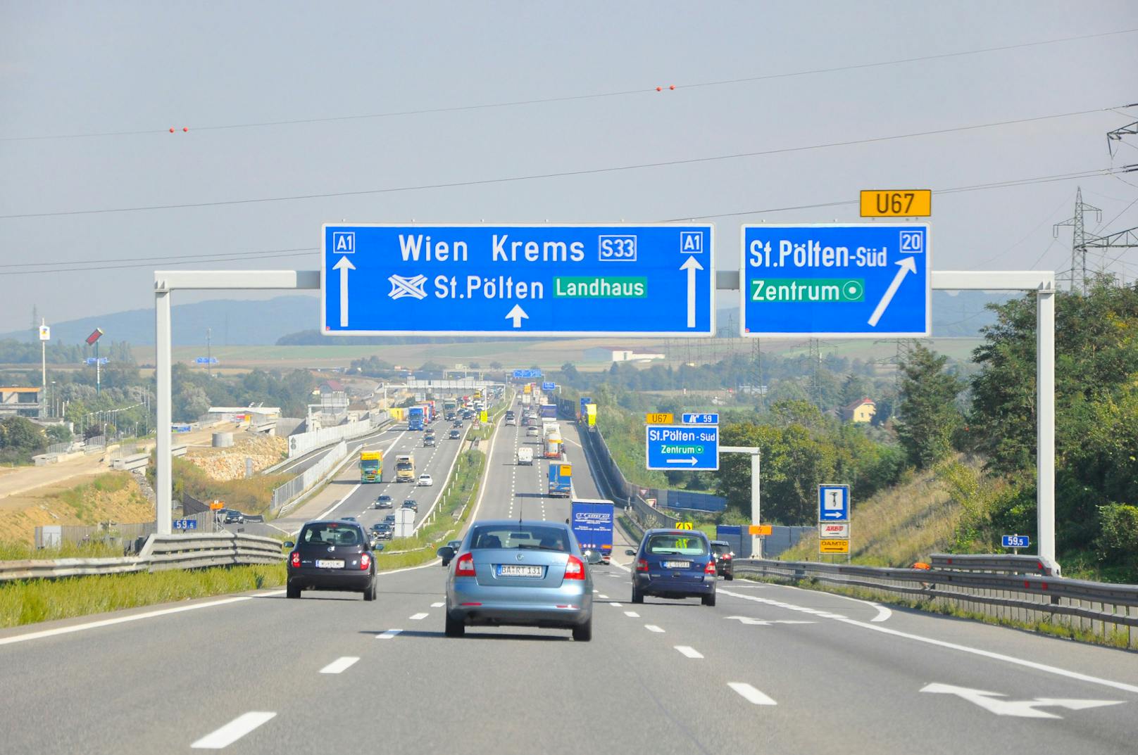 Die A1 Westautobahn Richtung Wien bei der Abfahrt St. Pölten Süd