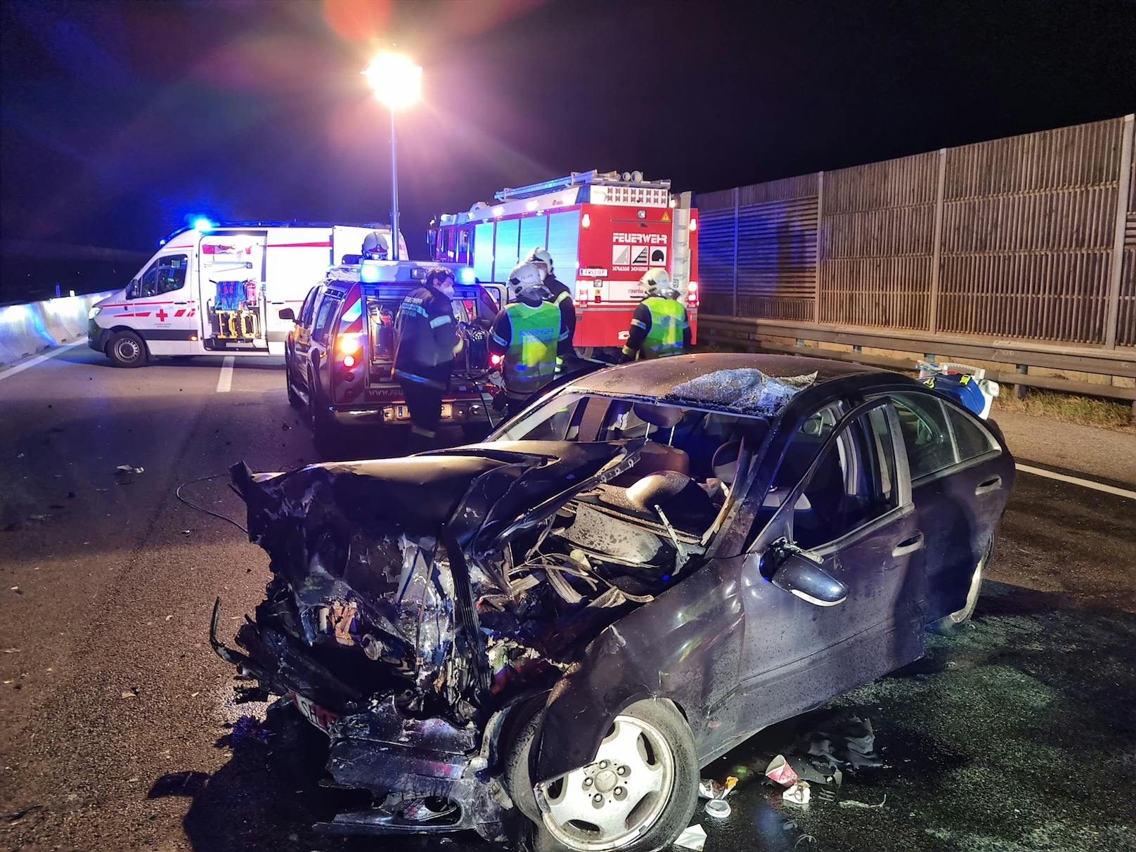 Drei Tote und vier Verletzte bei Geisterfahrerunfall auf der A1 am 25. April 2021