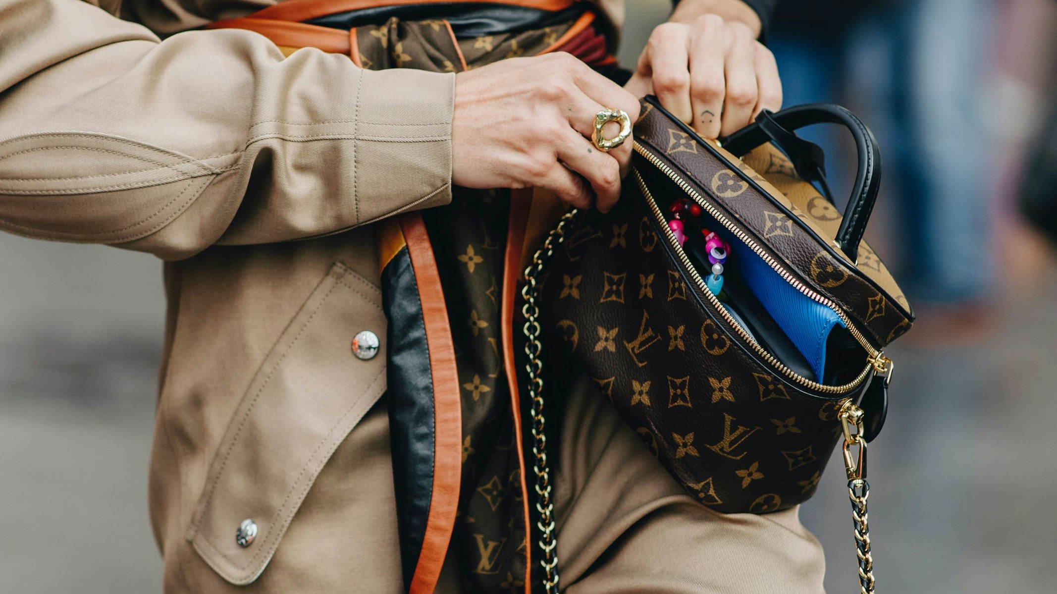 Download von www.picturedesk.com am 25.04.2021 (22:37).  FOR EDITORIAL USE ONLY. Street style. Spring/Summer 2021. .Paris Street Style Spring/Summer 21.Clara Berry - 20201006_PD14175 - Rechteinfo: Rights Managed (RM) Nur für redaktionelle Nutzung!