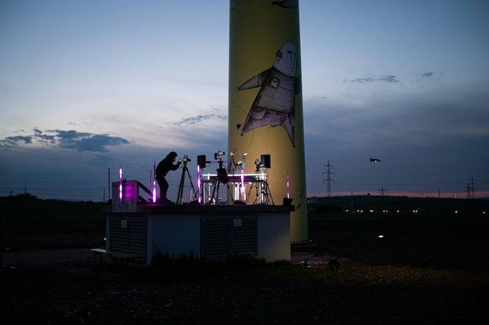 Am Freitag, 30. April, geht das weltweit erste Windrad Festival über die Online-Bühne. Bei laufendem Betrieb: Das heißt, die aus dem Wind gewonnene Energie fließt direkt in die Mischpulte der DJs.