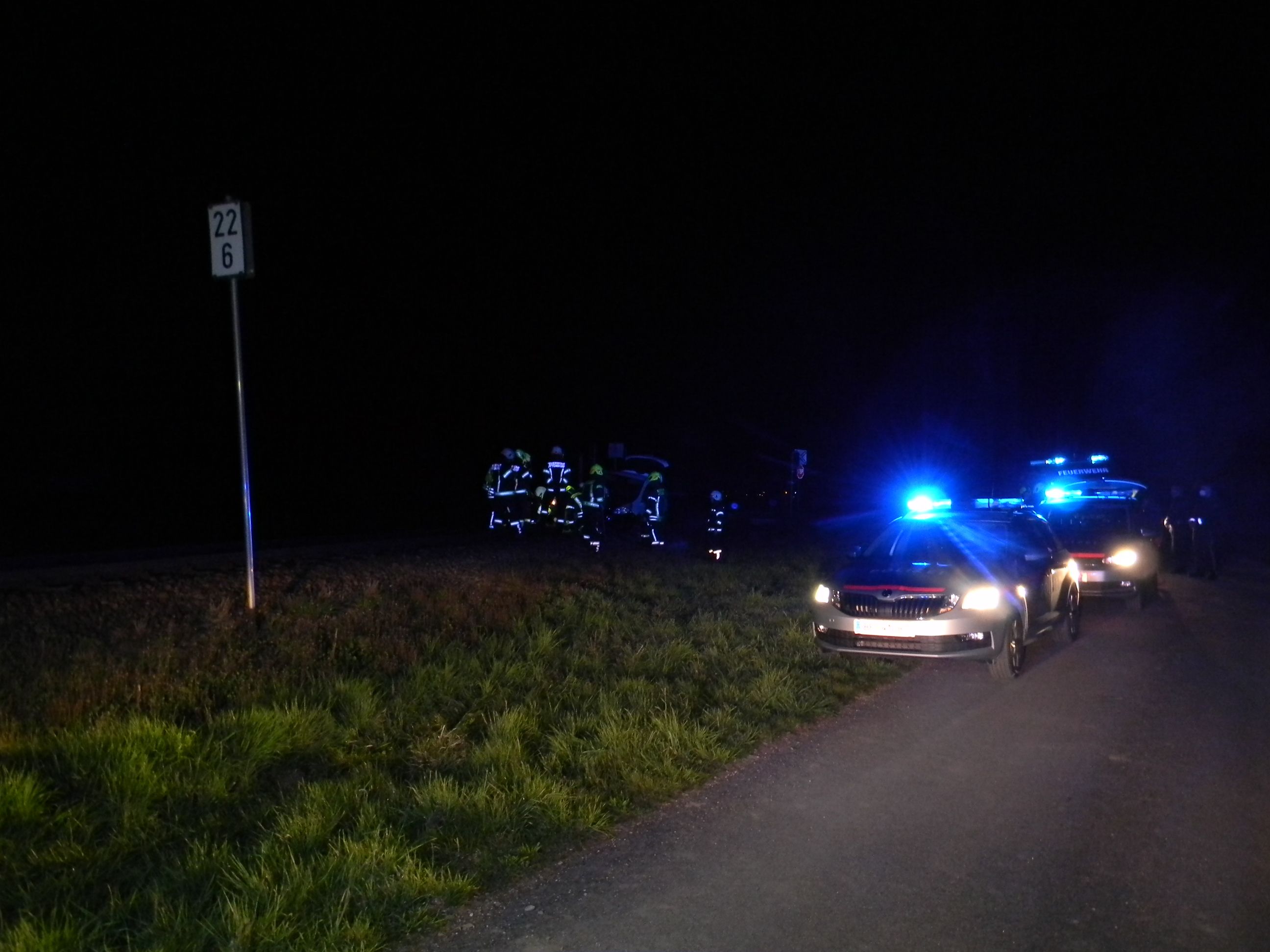 Feuerwehrmänner und Polizisten am Einsatzort