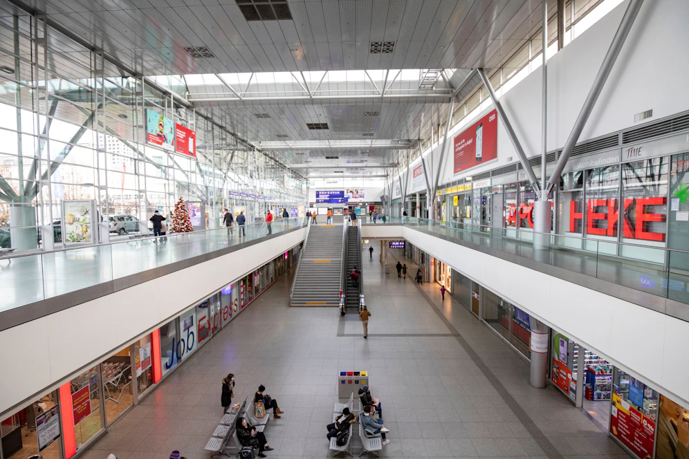 Das Quartett schlug am Hauptbahnhof in Linz zu. (Symbolfoto)